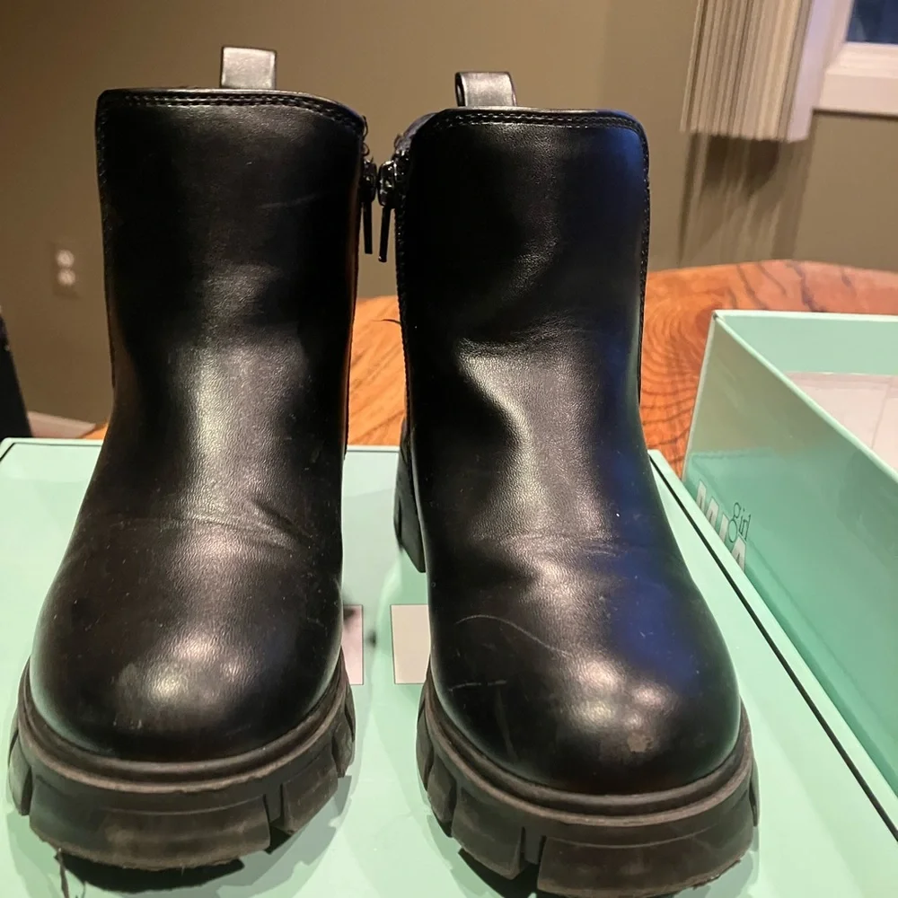 MIA stylish black